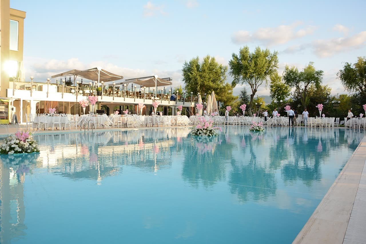 Emex Hotel havuzbaşı etkinlik alanı