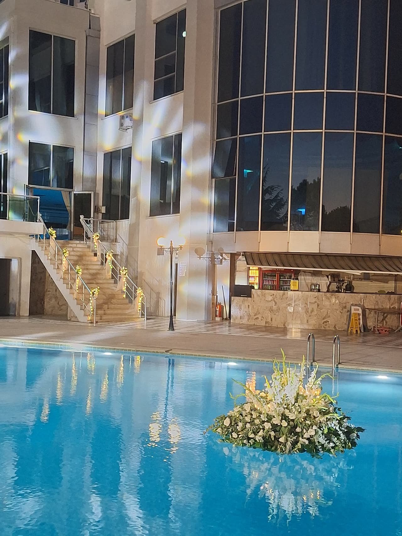 Gece ışıklandırmalı havuz, Emexotel Havuzbaşı