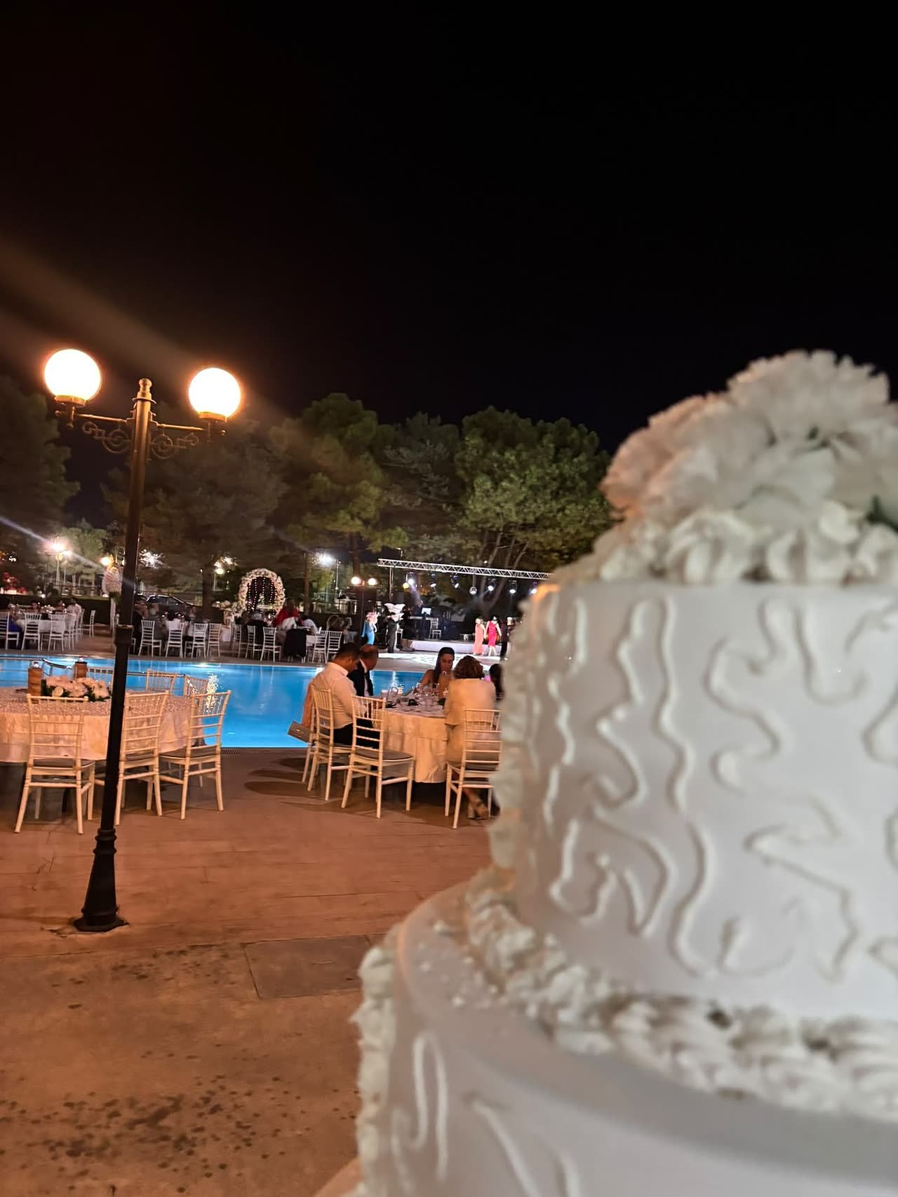 Katlı düğün pastası, havuzbaşı gece